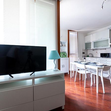 Appartamento Caterina A 5 Minuti Da Milano Fiere E San Siro Con Wifi-Netflix-Free Parking Екстер'єр фото
