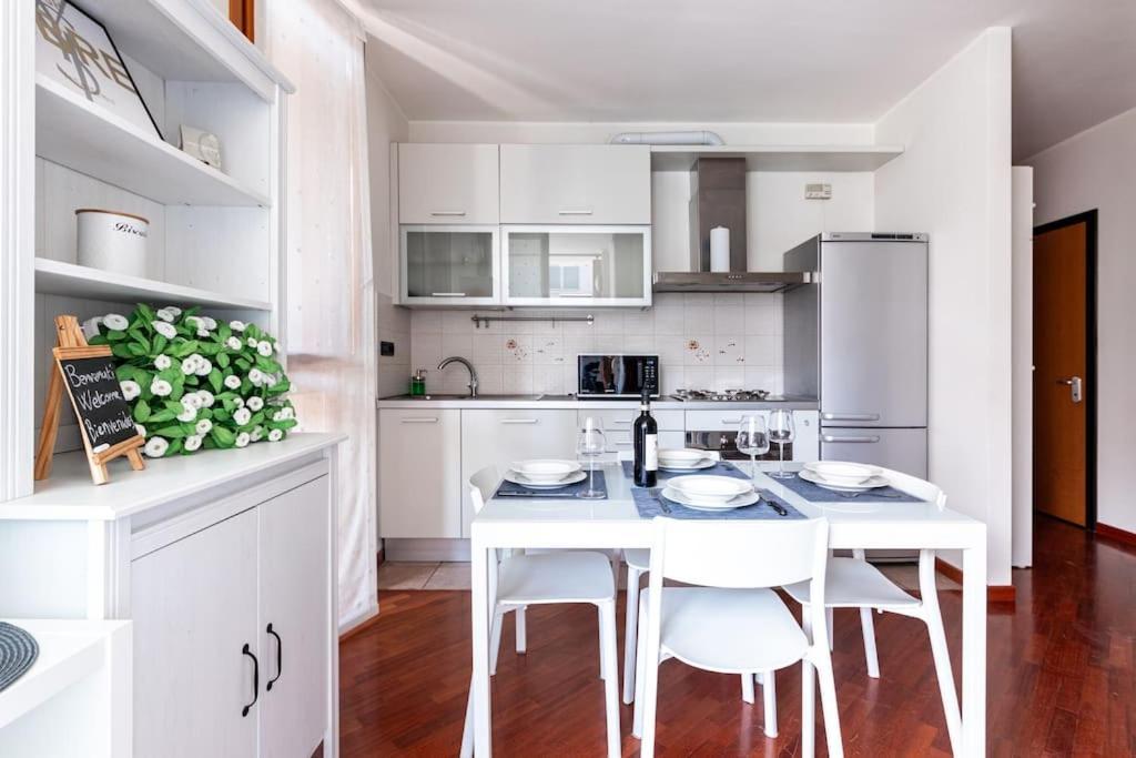 Appartamento Caterina A 5 Minuti Da Milano Fiere E San Siro Con Wifi-Netflix-Free Parking Екстер'єр фото