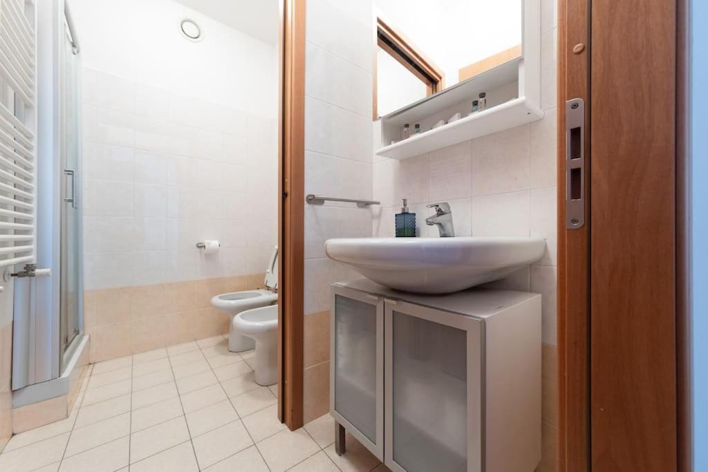 Appartamento Caterina A 5 Minuti Da Milano Fiere E San Siro Con Wifi-Netflix-Free Parking Екстер'єр фото